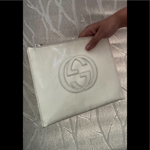 💕👛GUCCI GG EMBOSSED ZIP UP CLUTCH👛💕 - Picture 9 of 16